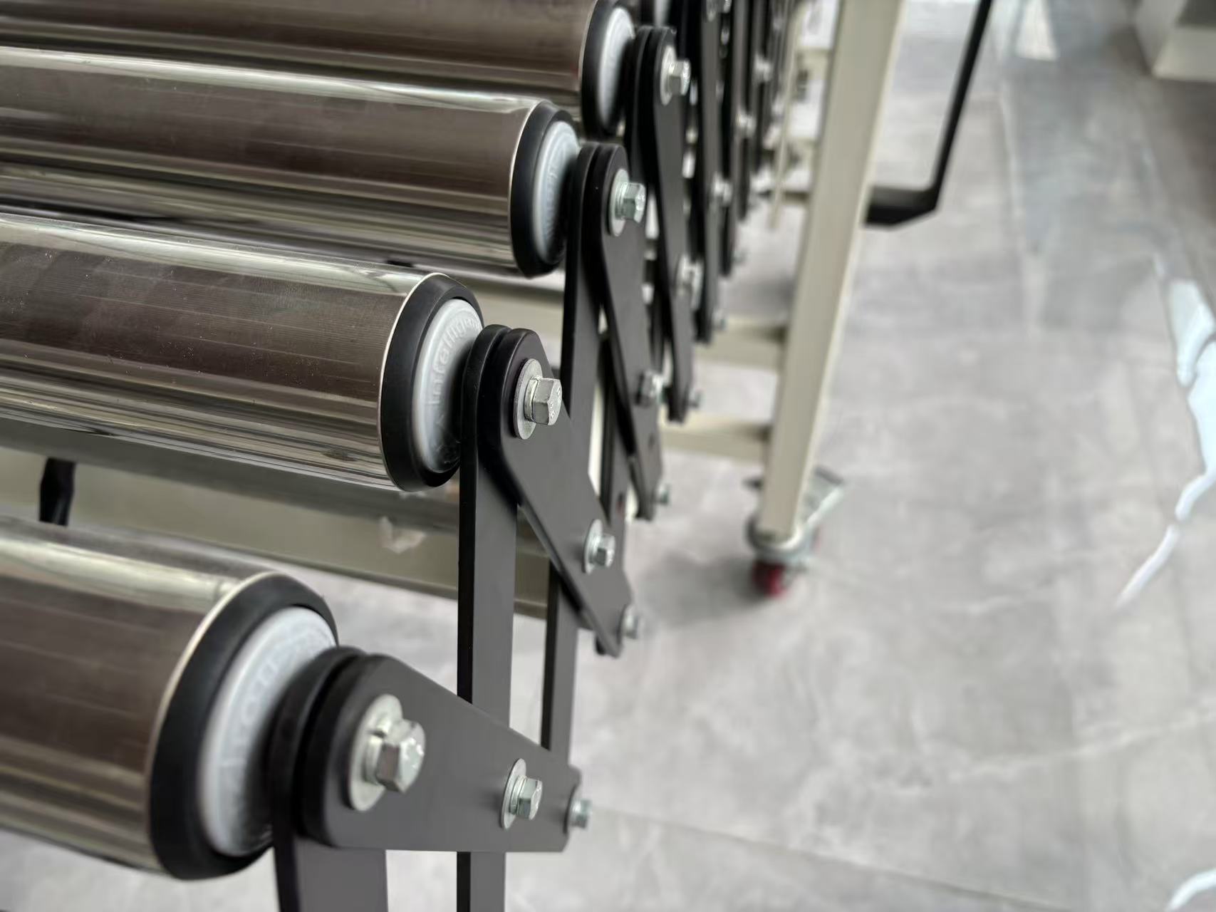 flexible expandable roller conveyor roller fixing flexible expandable roller conveyor roller fixing