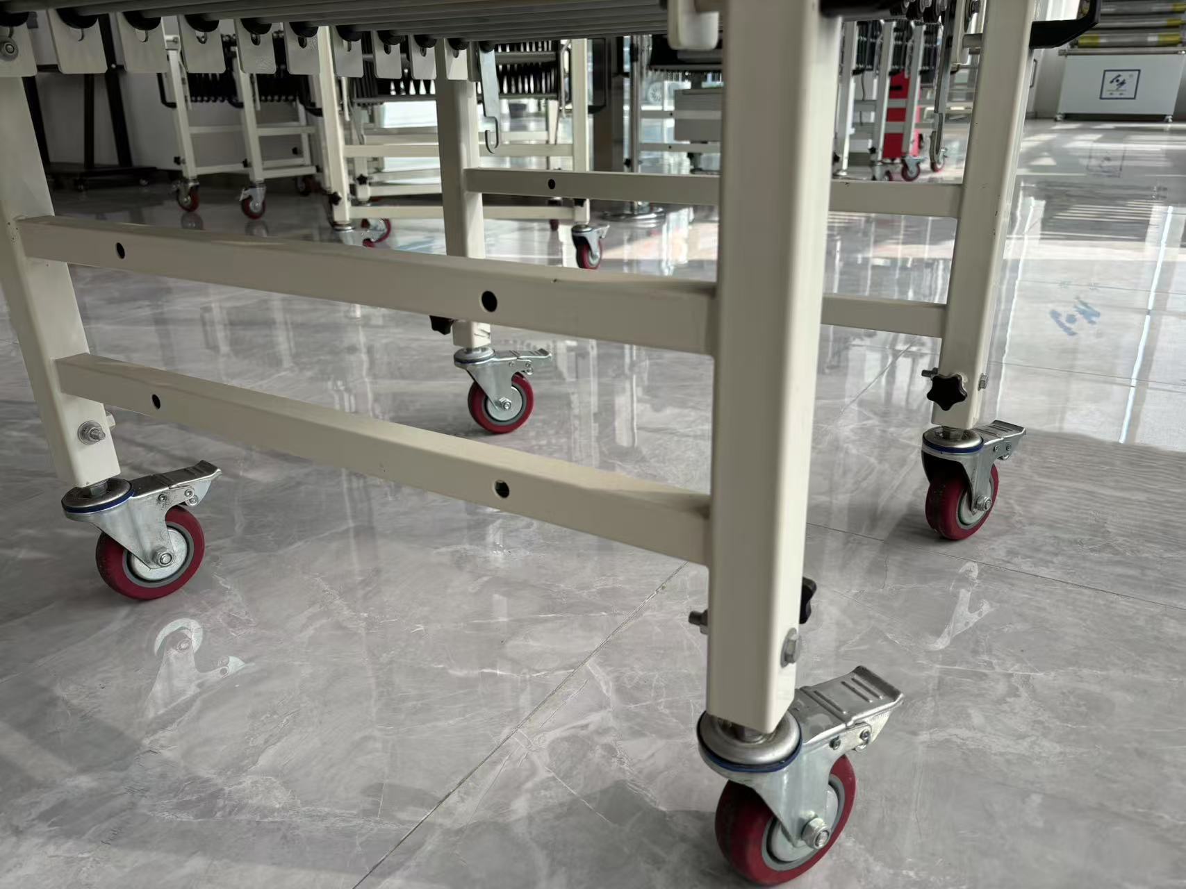 flexible expandable roller conveyor with castors flexible expandable roller conveyor with castors