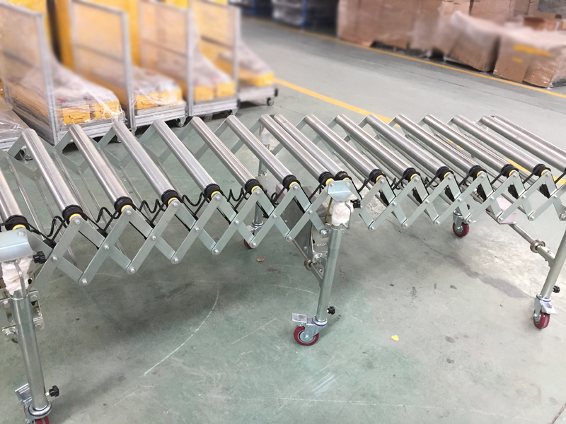 toothed belt driven flexible expandable roller conveyor