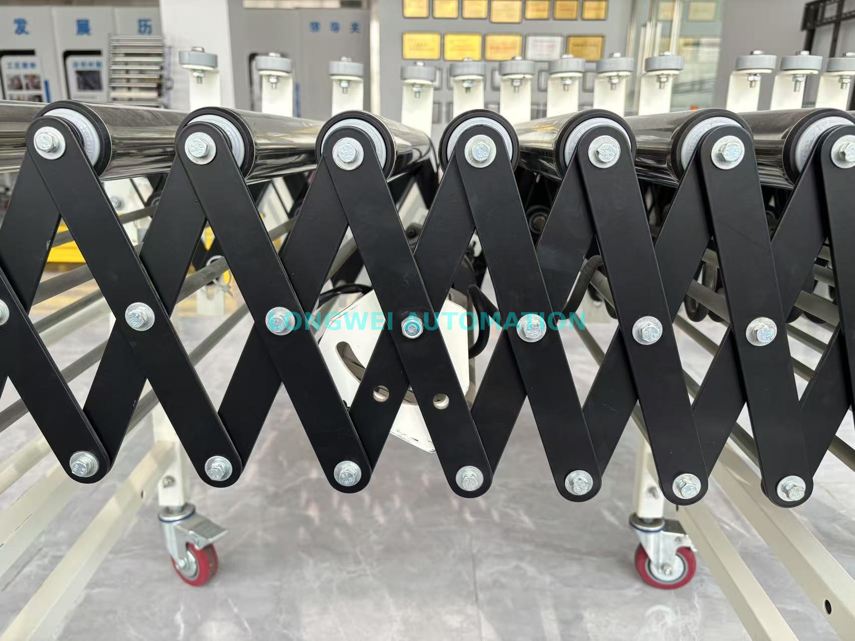 Motorized Flexible Expandable Roller Conveyor 